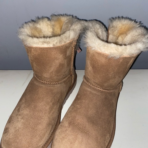 Bailey Bow Uggs - Picture 2 of 3